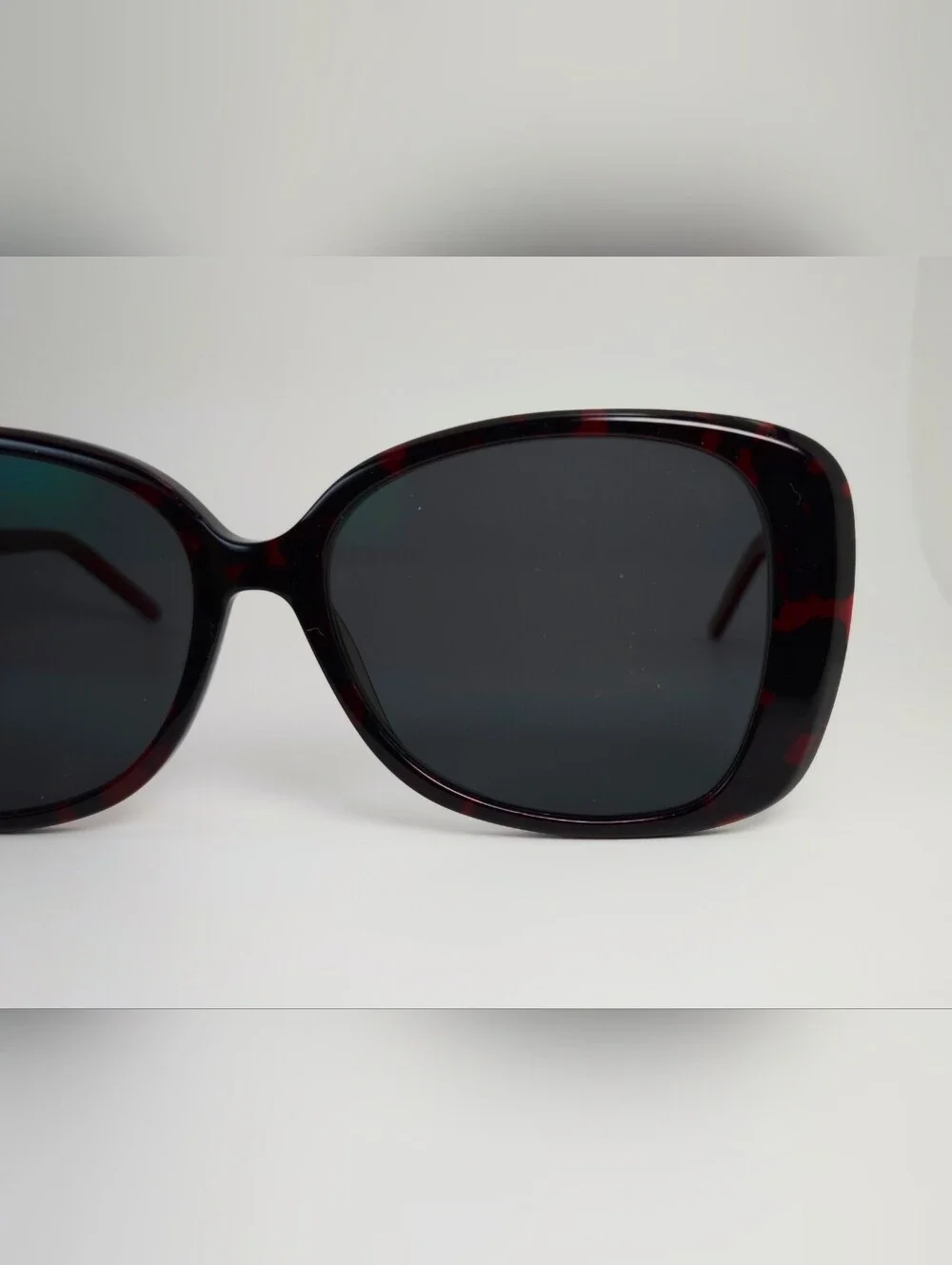 Marilyn. Oversized Women's Frame in Black and Red Tortoise.